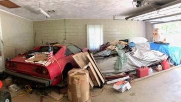 Ferrari 308 GTS giovane statunitense vecchio garage