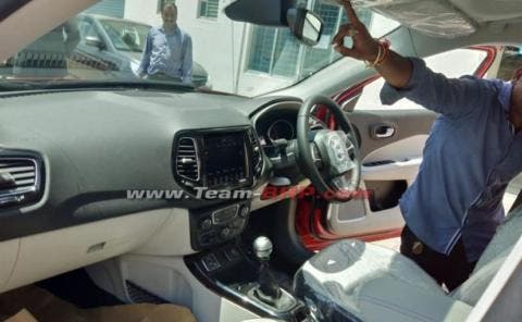 Jeep Compass Limited Plus foto spia