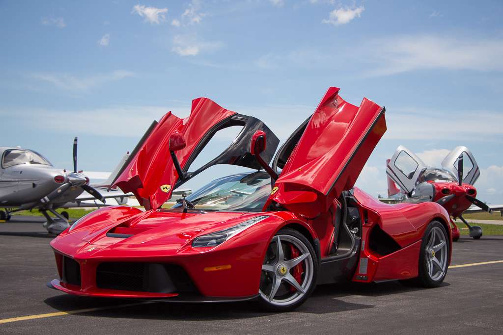 LaFerrari esemplare asta online