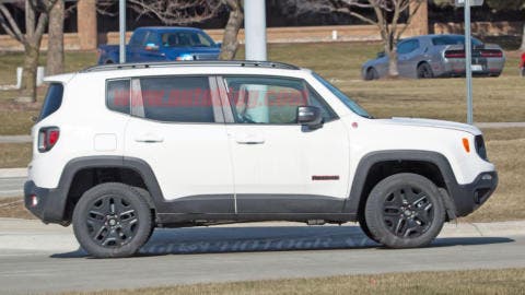 Jeep Renegade ibrido foto spia