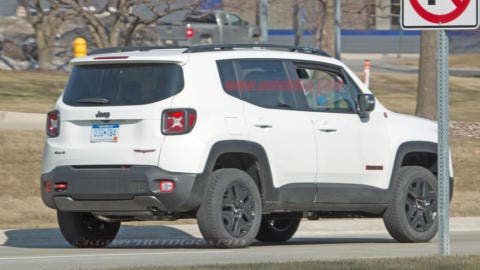 Jeep Renegade ibrido foto spia