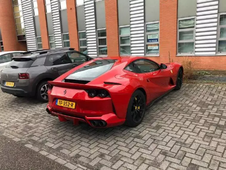 Ferrari 812 Superfast carrozzeria rossa