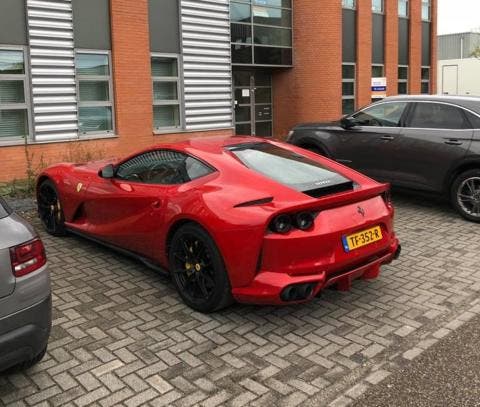 Ferrari 812 Superfast carrozzeria rossa