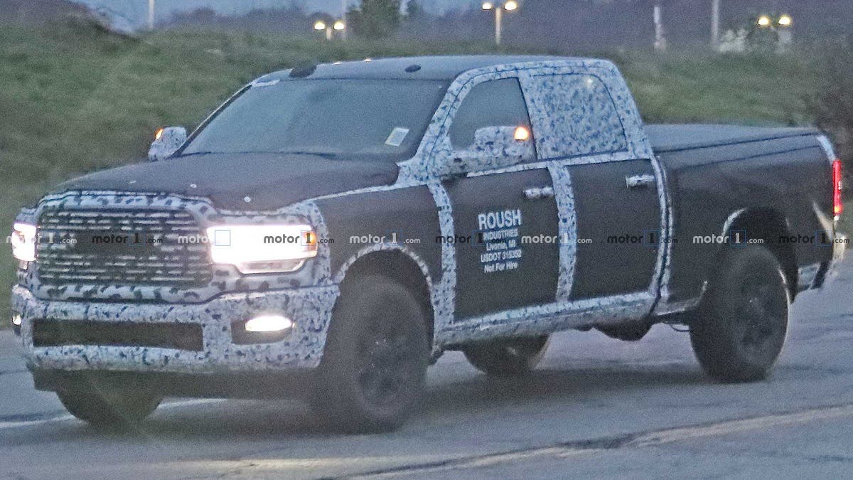 Nuovo Ram 2500 prototipo 4 porte foto spia