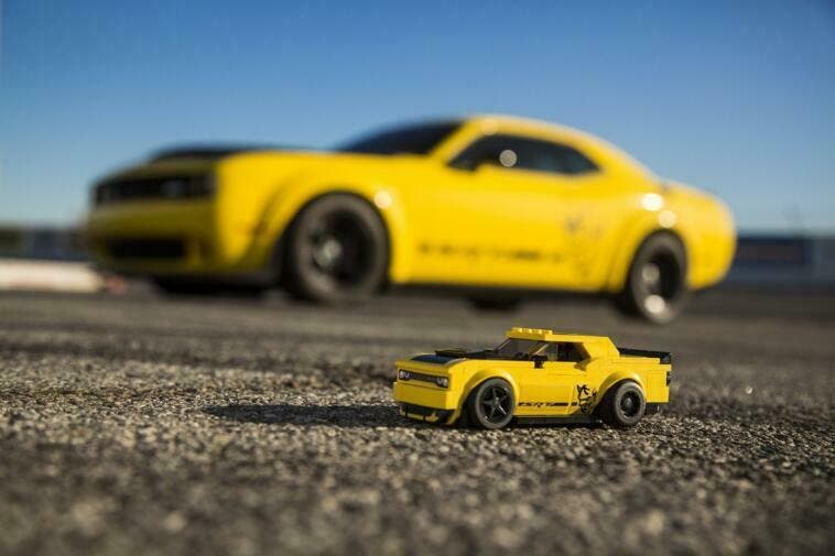 Dodge Challenger SRT Demon e Charger R/T 1970 Lego