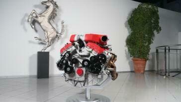 Ferrari FF motore V12 asta
