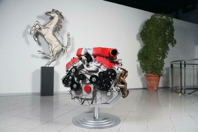 Ferrari FF motore V12 asta