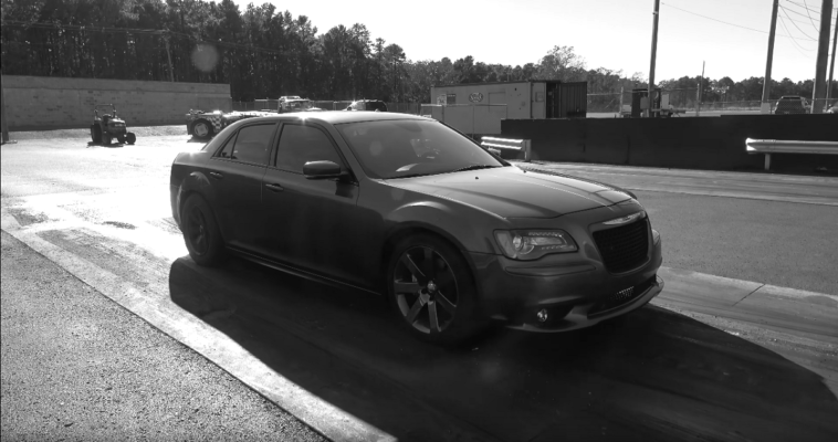 Chrysler 300 SRT8 motore Hellcat video