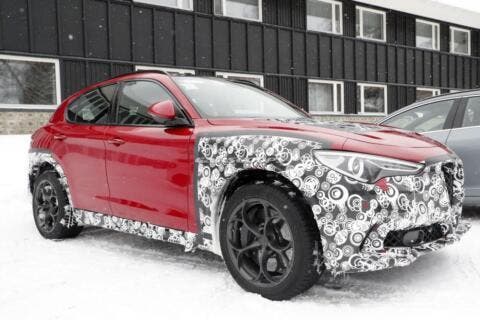 Alfa Romeo Stelvio nuovo restyling foto spia