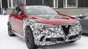 Alfa Romeo Stelvio nuovo restyling foto spia