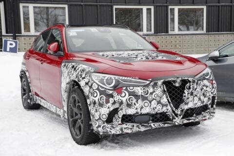 Alfa Romeo Stelvio nuovo restyling foto spia