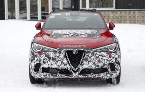 Alfa Romeo Stelvio nuovo restyling foto spia