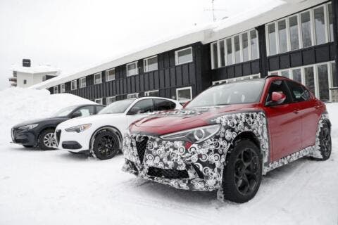 Alfa Romeo Stelvio nuovo restyling foto spia