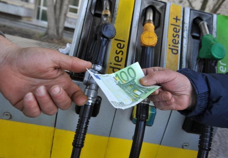 Carburanti prezzi aumento marzo