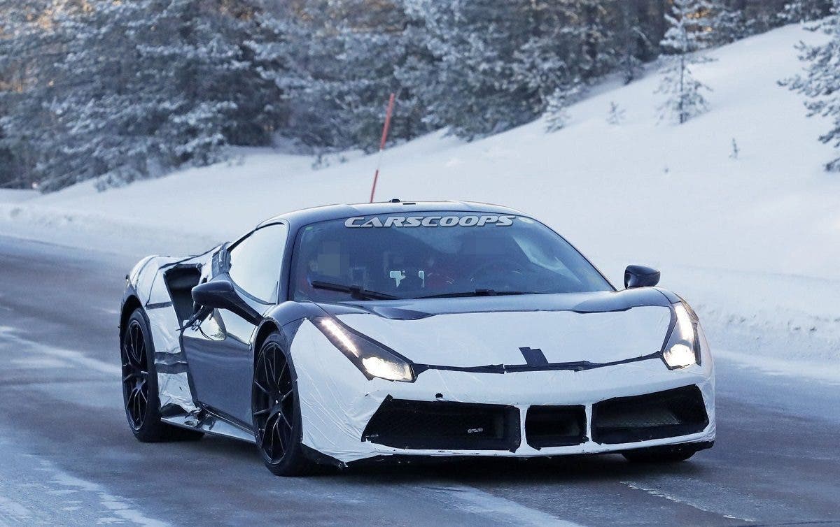 Ferrari nuova Supercar ibrida foto spia