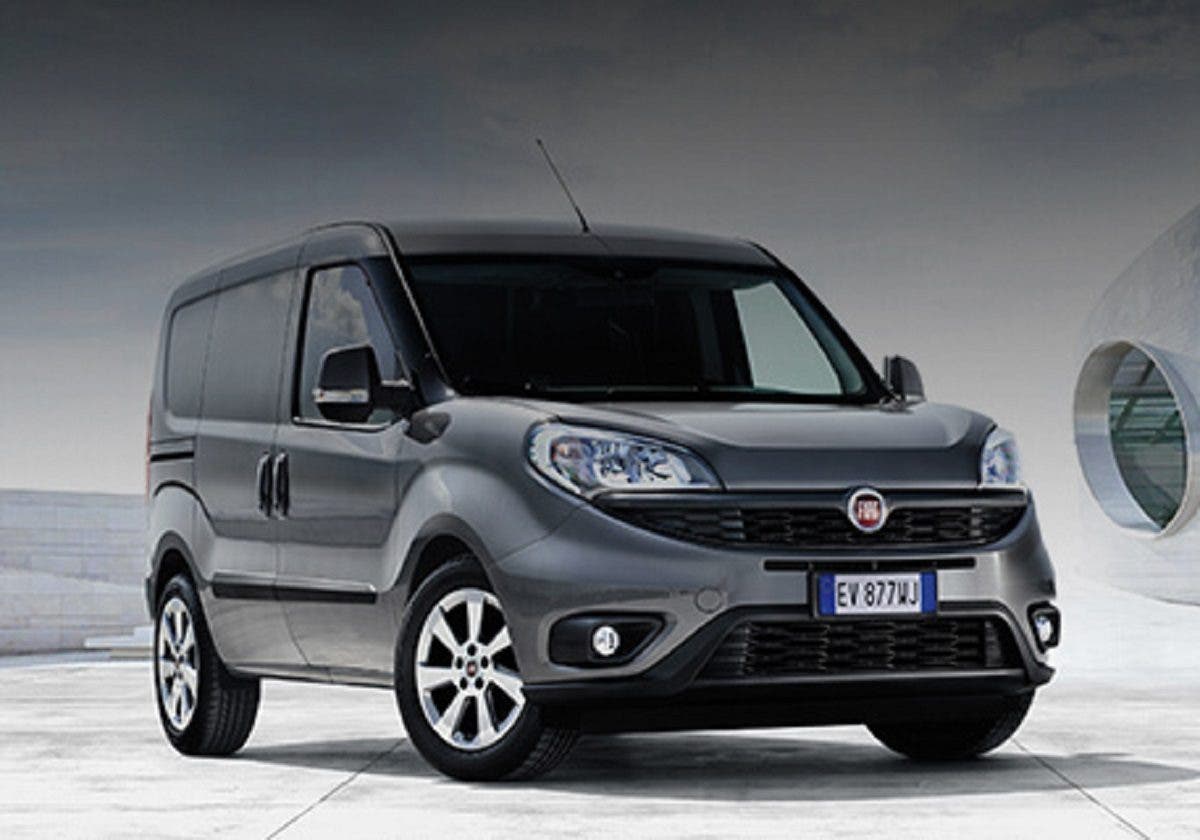 Синий fiat doblo