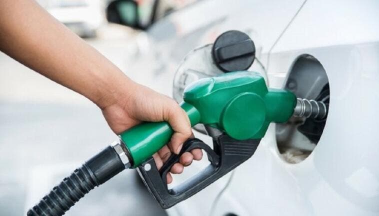 Benzina prezzo 2 euro autostrada