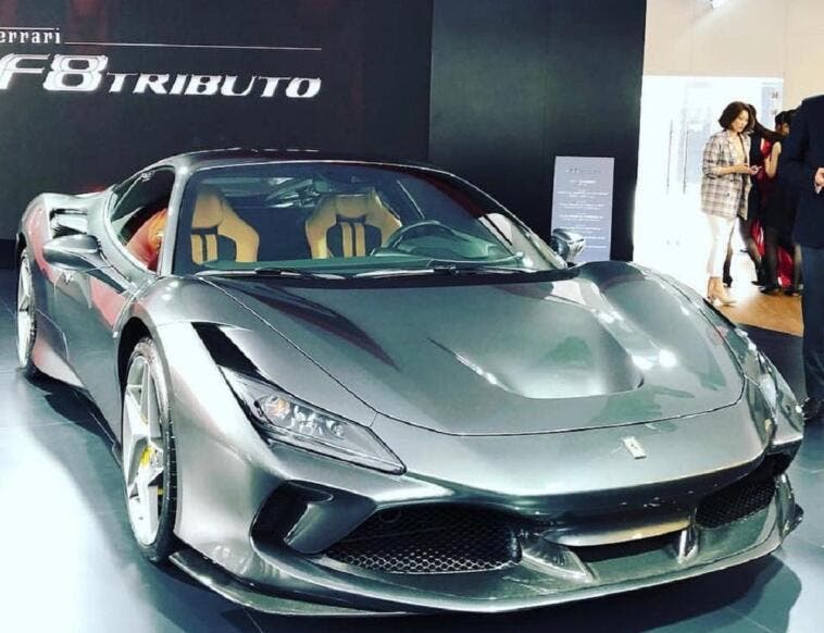 Ferrari F8 Tributo grigia