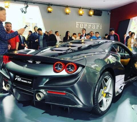 Ferrari F8 Tributo grigia