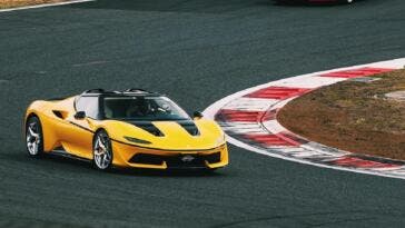 Ferrari J50 giallo