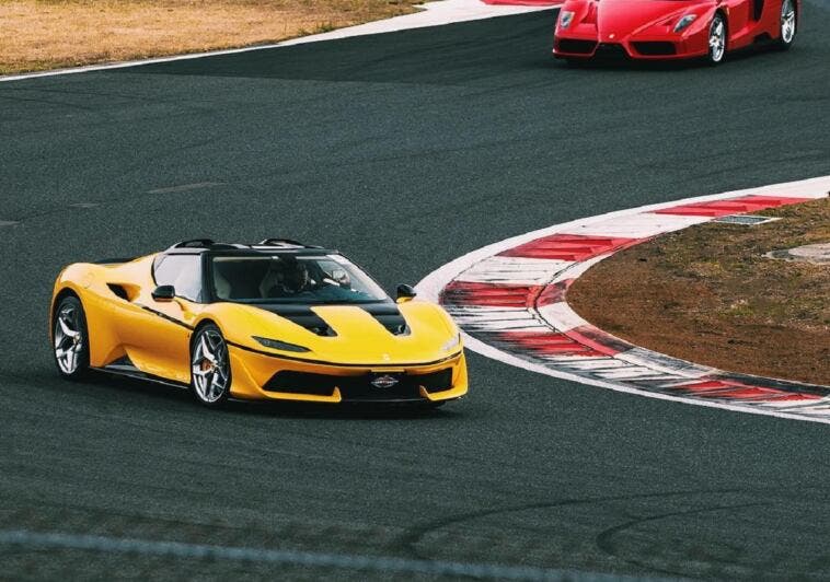 Ferrari J50 giallo