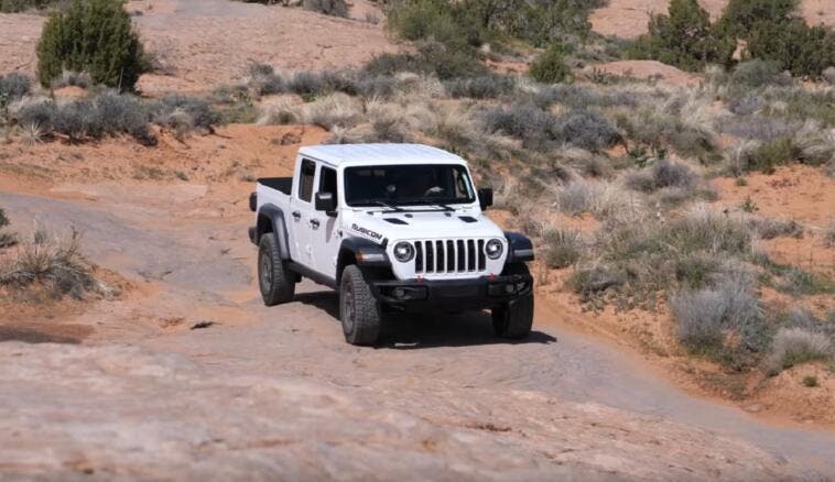 Jeep Gladiator vs Chevy Colorado ZR2 Bison video