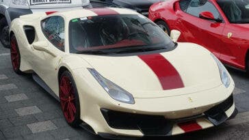 Ferrari 488 Pista Avorio