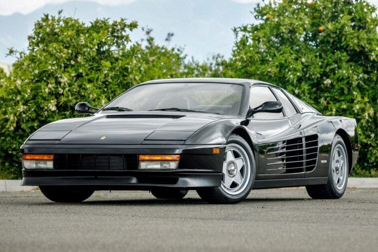 Ferrari Testarossa nera asta