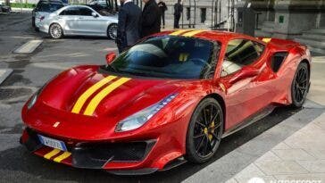 Ferrari 488 Pista rossa strisce gialle