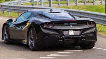 Ferrari F8 Tributo nera