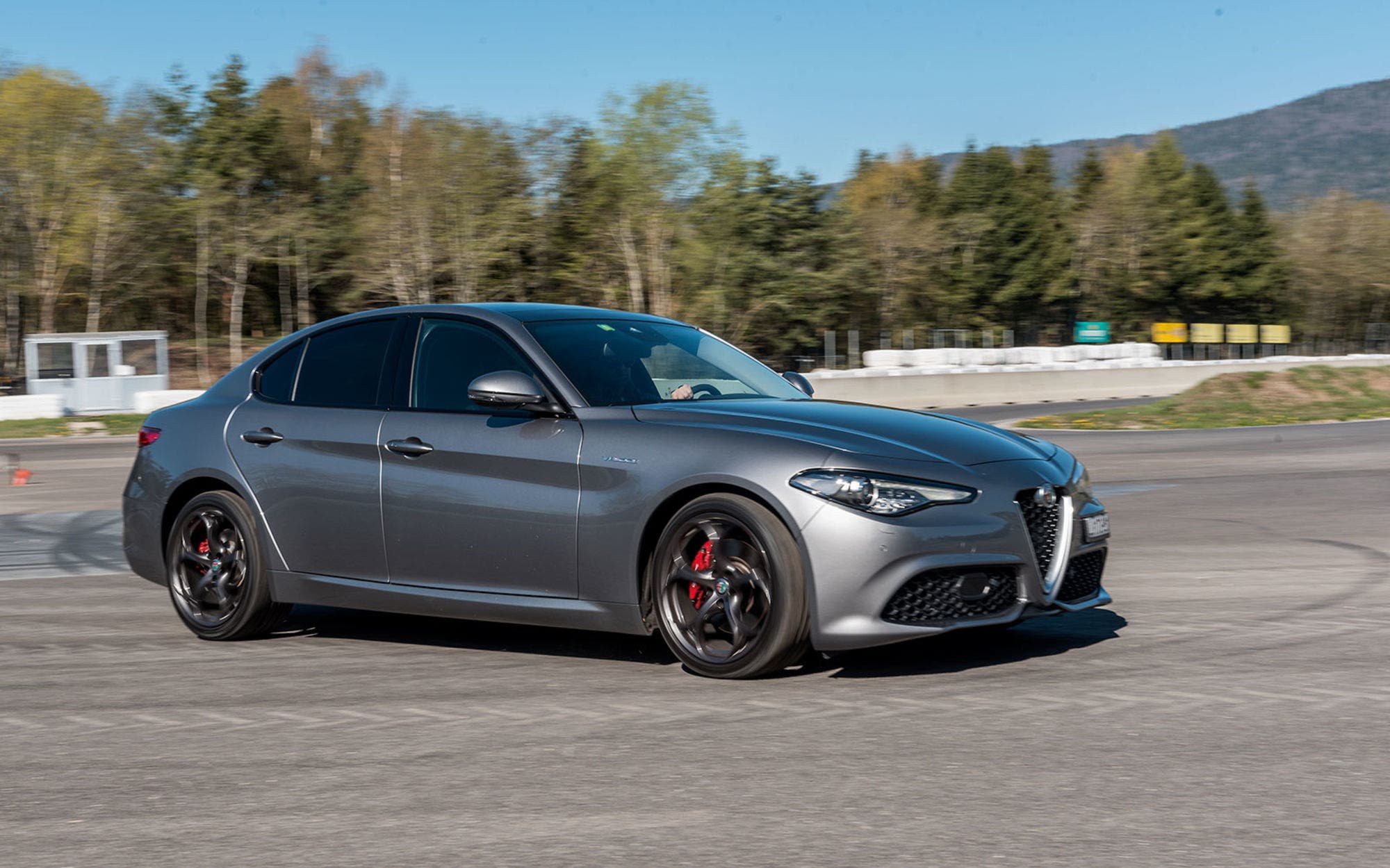 Заставка alfa romeo