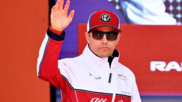 Kimi Raikkonen saluta