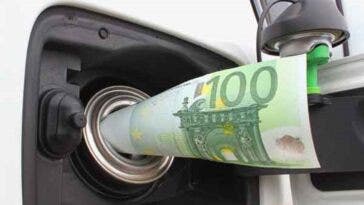 Aumento IVA prezzi carburante