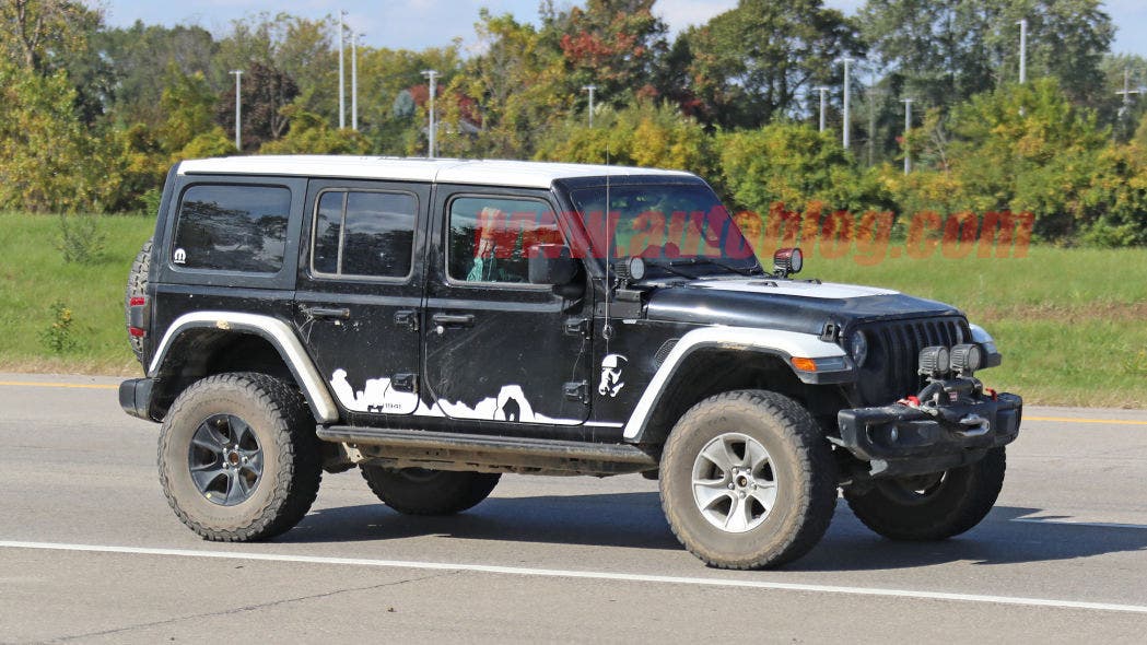 Jeep Wrangler Star Wars Stormtrooper Edition foto spia