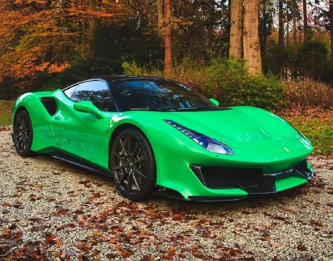 Ferrari 488 Pista ecco un esemplare in Signal Green con cerchi in