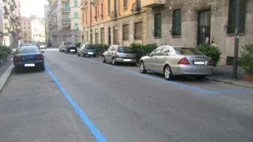 Milano strisce blu