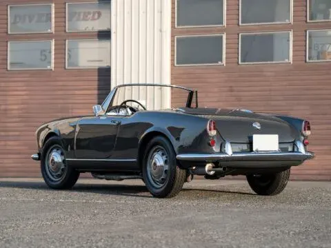 Alfa Romeo Giulietta Spider Veloce interni