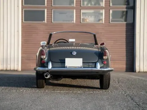 Alfa Romeo Giulietta Spider Veloce interni