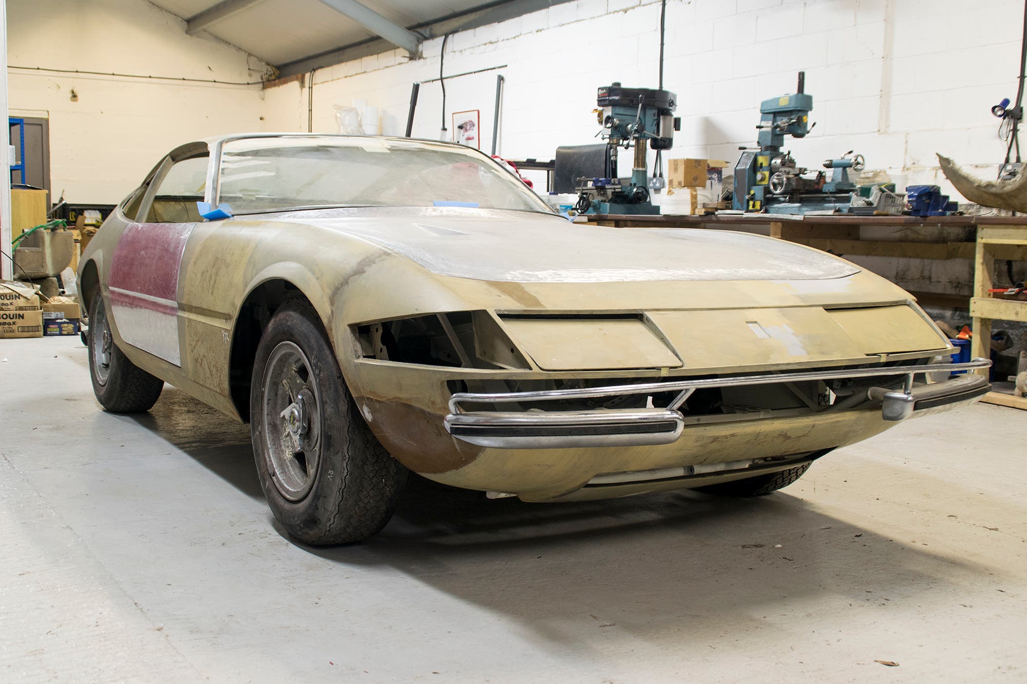 Ferrari 365 GTB/4 Daytona completamente smontata asta