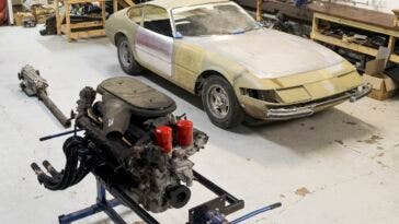 Ferrari 365 GTB/4 Daytona completamente smontata asta