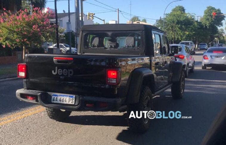 Jeep Gladiator versione brasiliana foto spia