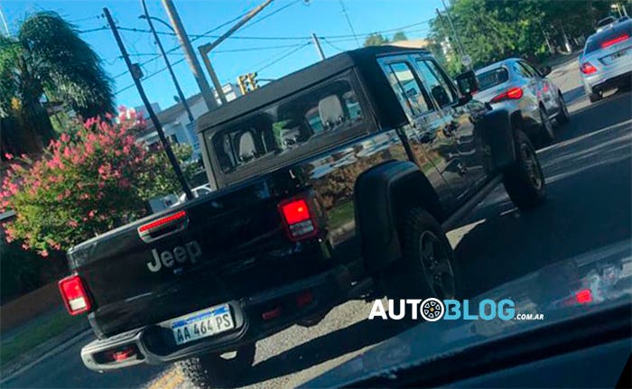 Jeep Gladiator versione brasiliana foto spia
