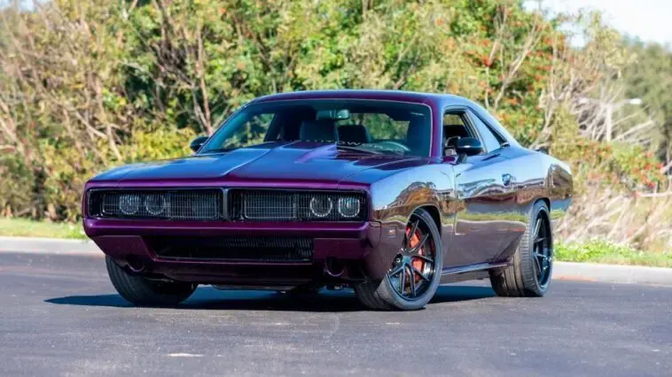 Dodge Challenger SRT Hellcat conversione Charger asta