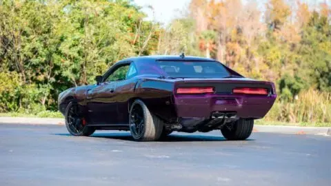 Dodge Challenger SRT Hellcat conversione Charger asta