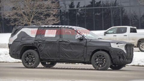 Jeep SUV tre file foto spia