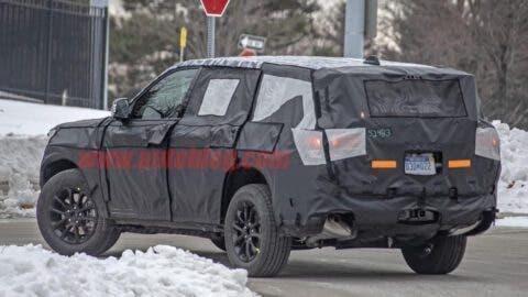 Jeep SUV tre file foto spia