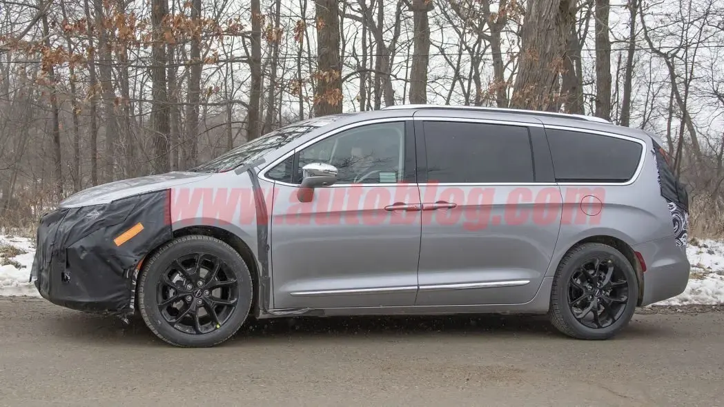 Chrysler Pacifica 2021 foto spia