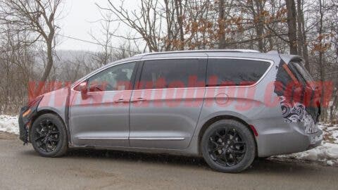 Chrysler Pacifica 2021 foto spia