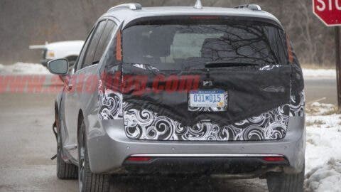 Chrysler Pacifica 2021 foto spia