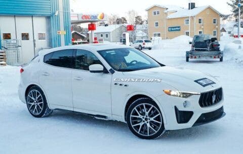 Maserati Levante Trofeo 2021 foto spia